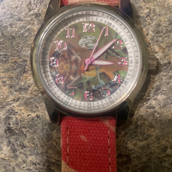 NWT -RARE -Bass Pro Shop Camo Watch with Adjustable Pink Camo band - Picture 5 of 8